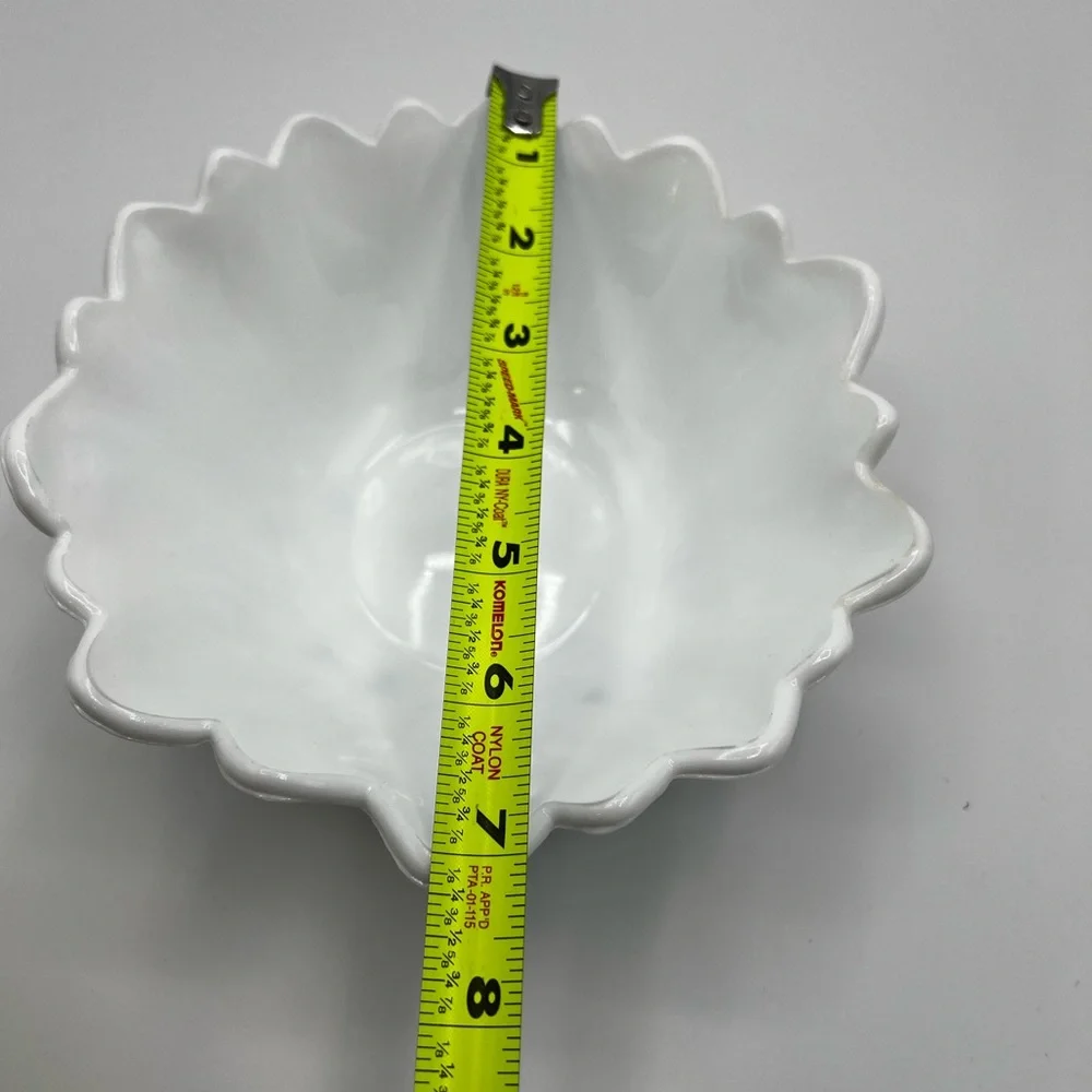 Vintage Indiana Milk glass Lily Pons Sunflower Serving Bowl 7 inch Diameter